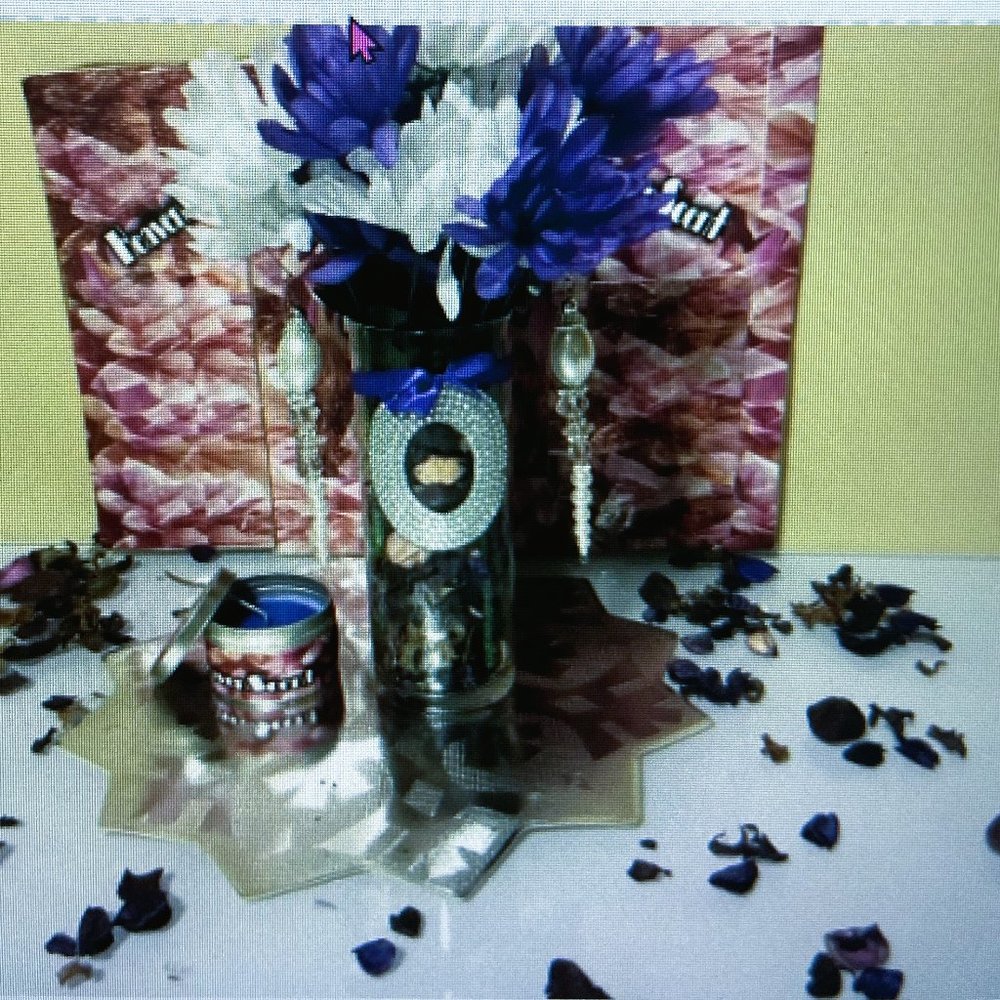 Heavenlee-Scent, Purple Luv flowery vase